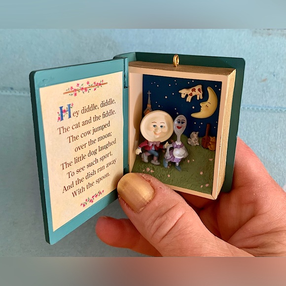 Hallmark Keepsake Hey Diddle Diddle 1994 Collector’s Ornament - Picture 8 of 11